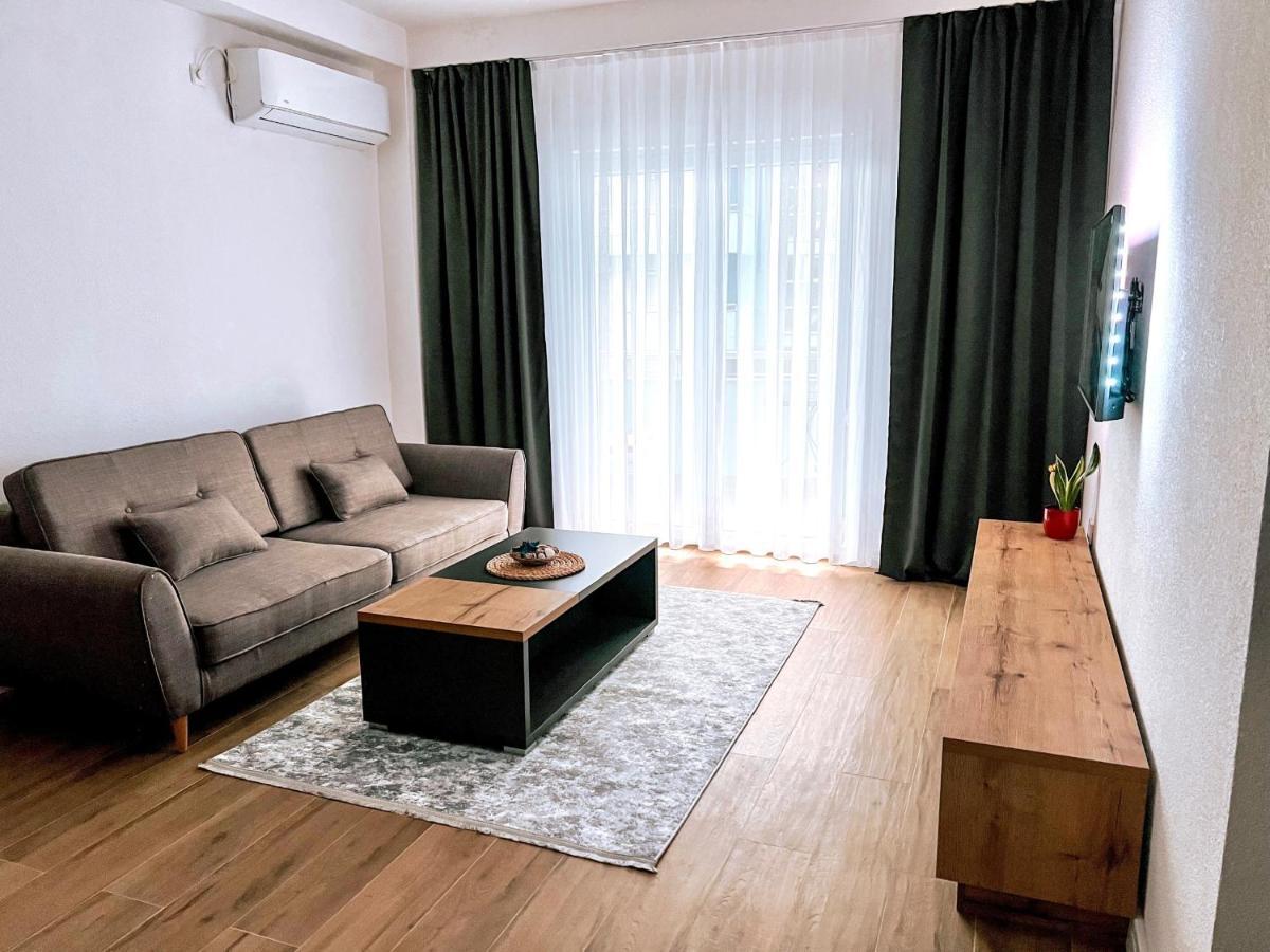 Luxury * Struga